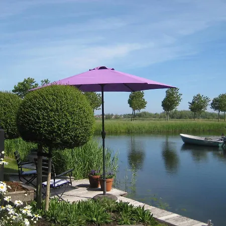 Ferienhaus Am Wasser Сasa de vacaciones Wervershoof